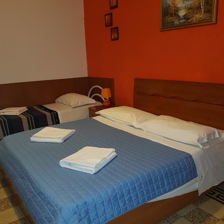 Guesthouse Ava Рим Екстер'єр фото